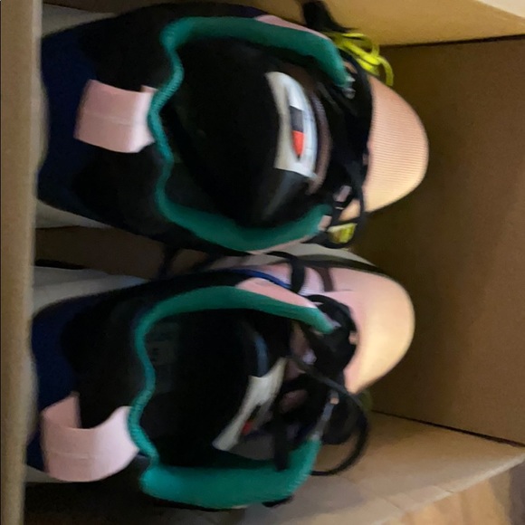 Shoes - Picture 4 of 4